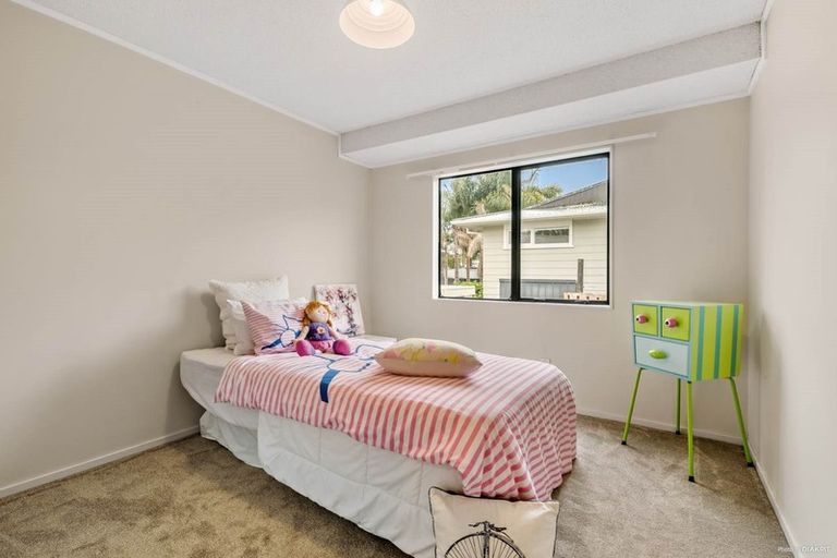 Photo of property in 2/47 Lavery Place, Sunnynook, Auckland, 0632