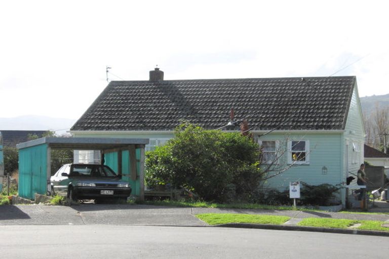 Photo of property in 3 Saxby Grove, Naenae, Lower Hutt, 5011