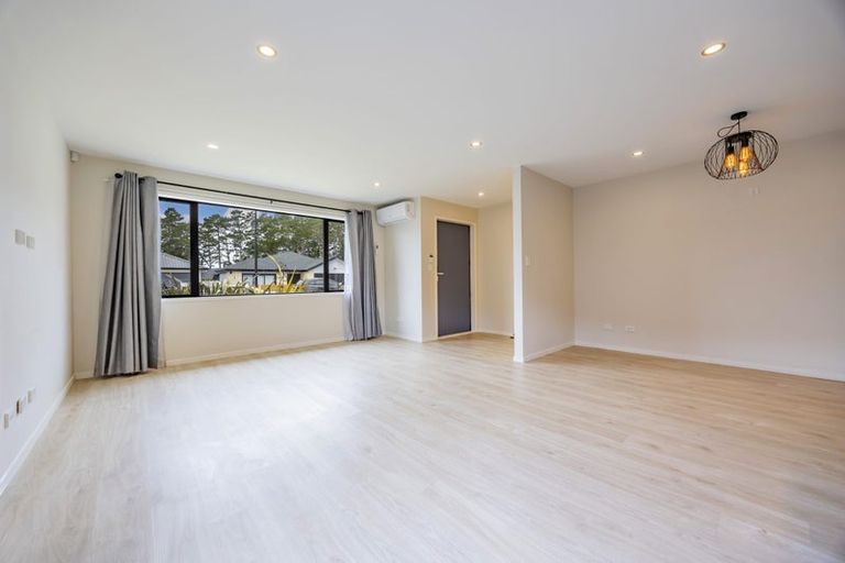 Photo of property in 9 Moemoea Avenue, Kumeu, 0810