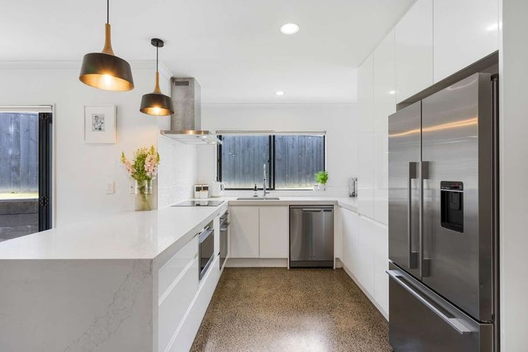 Photo of property in 8a Ashley Avenue, Long Bay, Auckland, 0630