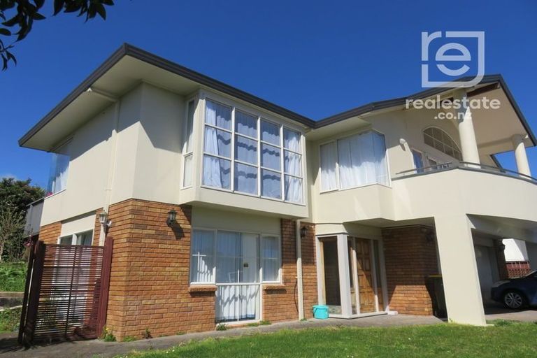 Photo of property in 22 De Havilland Drive, Goodwood Heights, Auckland, 2105