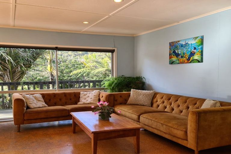 Photo of property in 10-12 Glenesk Road, Piha, New Lynn, 0772