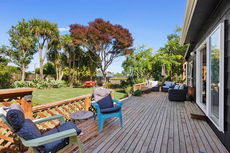 Photo of property in 33 Donnelly Street, Oakura, 4314