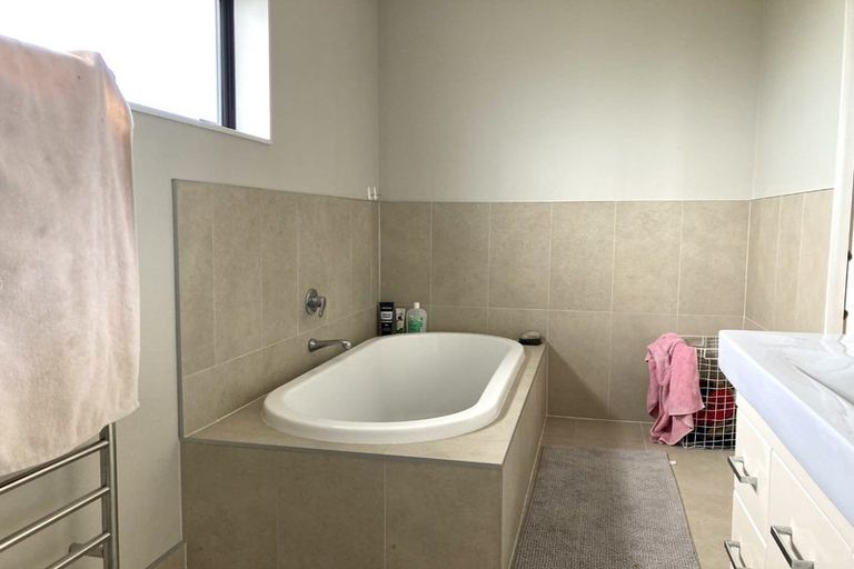 Photo of property in 4b Virginia Street, Henderson, Auckland, 0612