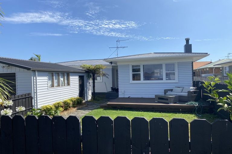 Photo of property in 8 Paterson Avenue, Pukekohe, 2120