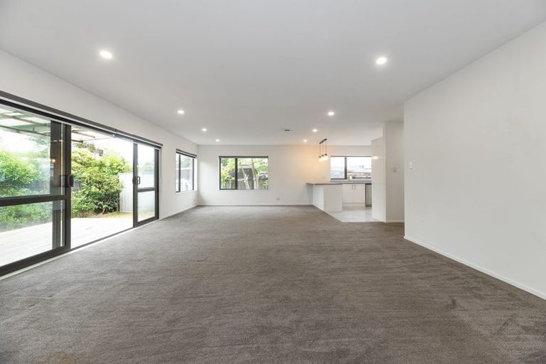 Photo of property in 18b Riverpark Crescent, Henderson, Auckland, 0610