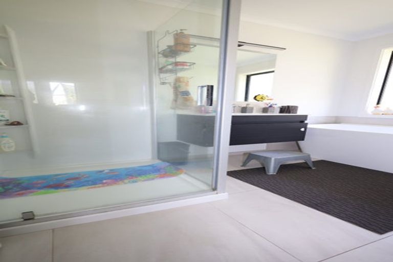 Photo of property in 10 Herring Place, Omokoroa, 3114