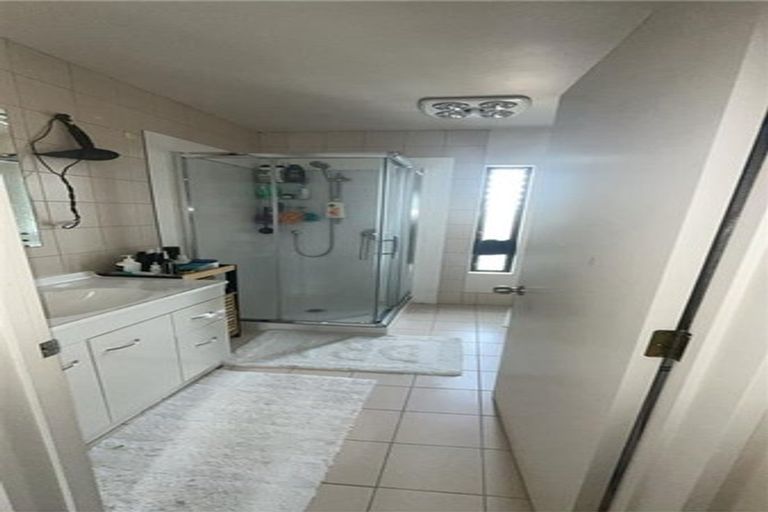 Photo of property in Lynn Park Terrace, 1/12 Ambrico Place, New Lynn, Auckland, 0600