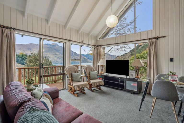 Photo of property in 21 Watts Road, Fernhill, Queenstown, 9300