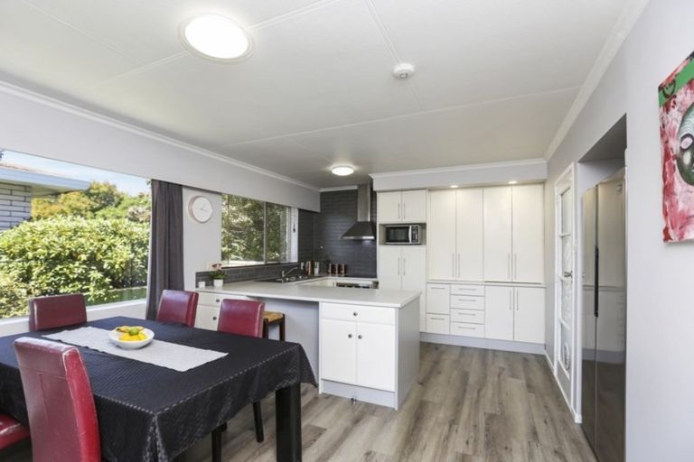 Photo of property in 5 Kauri Street, Inglewood, 4330