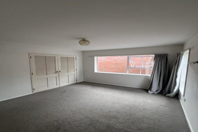 Photo of property in 2/71 Browns Bay Road, Browns Bay, Auckland, 0630
