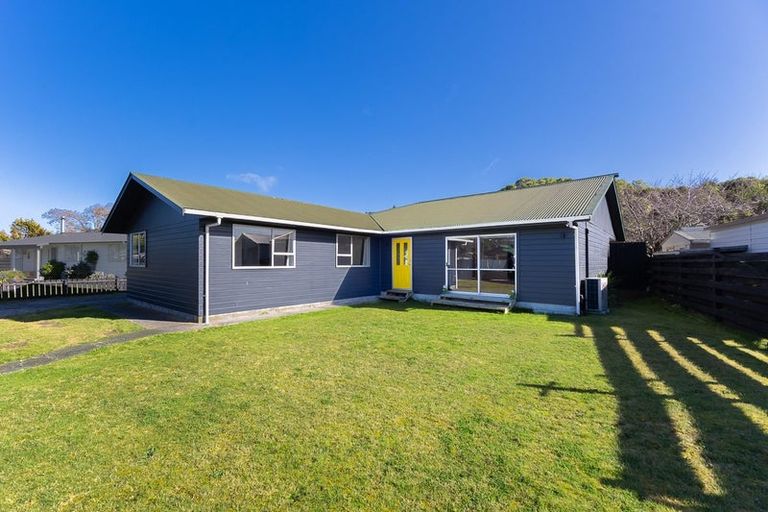 Photo of property in 22 Cypress Grove, Paraparaumu, 5032