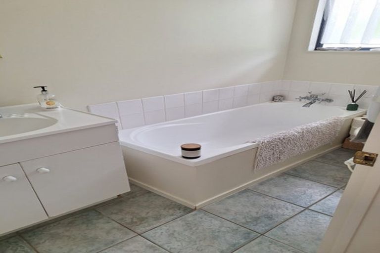 Photo of property in 85a Clovelly Road, Bucklands Beach, Auckland, 2012