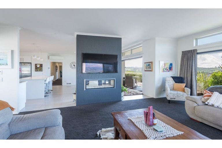 Photo of property in 23 Katania Heights, Brightwater, 7022