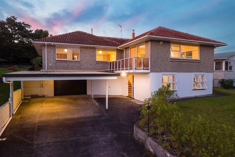 Photo of property in 14 Jonathan Place, Sunnynook, Auckland, 0620