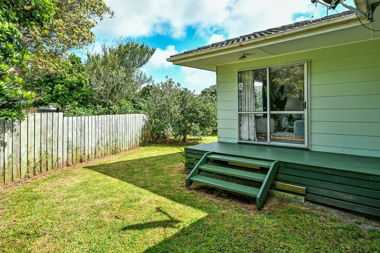 Photo of property in 10 Seaview Rise, Waiuku, 2123