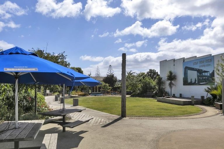 Photo of property in 2/11 Beach Haven Road, Beach Haven, Auckland, 0626
