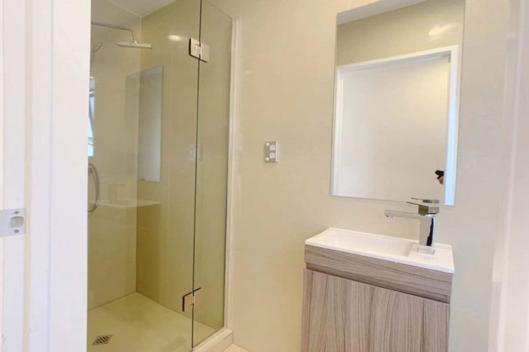 Photo of property in 10d Woodall Place, Totara Vale, Auckland, 0627