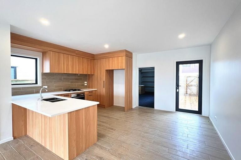 Photo of property in 11 Aramata Road, Papakura, 2110