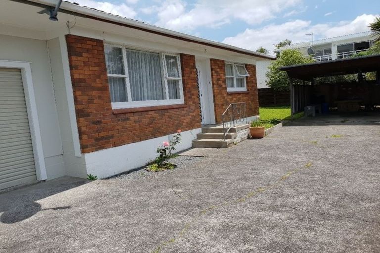 Photo of property in 2/14 Eyre Street, Henderson, Auckland, 0612