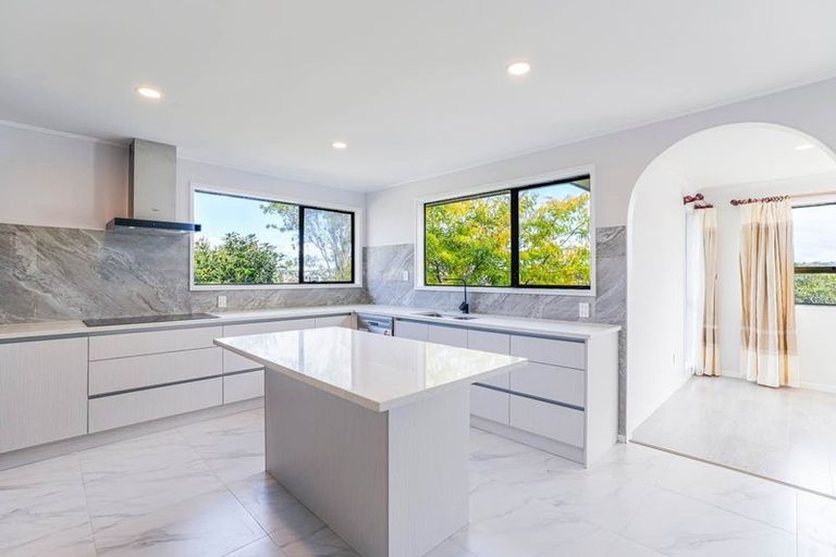 Photo of property in 71 Kennedy Avenue, Forrest Hill, Auckland, 0620