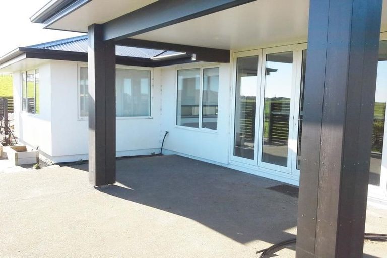 Photo of property in 4 Vardon Way, Waiwhakaiho, New Plymouth, 4312