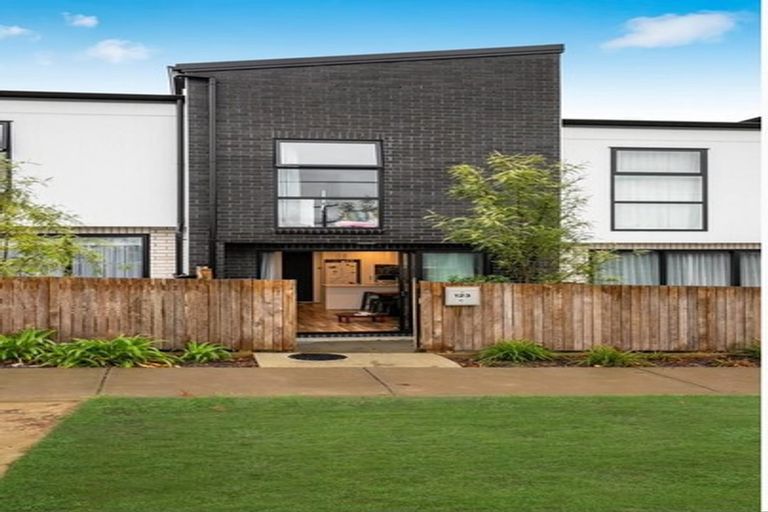 Photo of property in 123c Woodglen Road, Glen Eden, Auckland, 0602