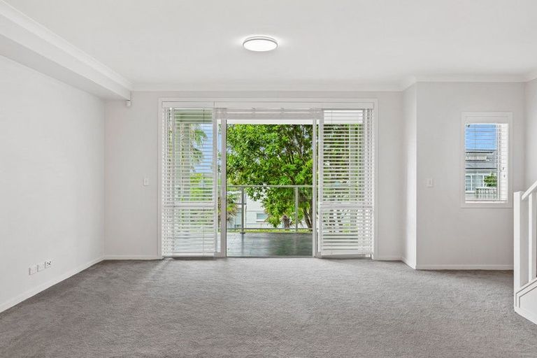 Photo of property in 29 Landmark Terrace, Orewa, 0931
