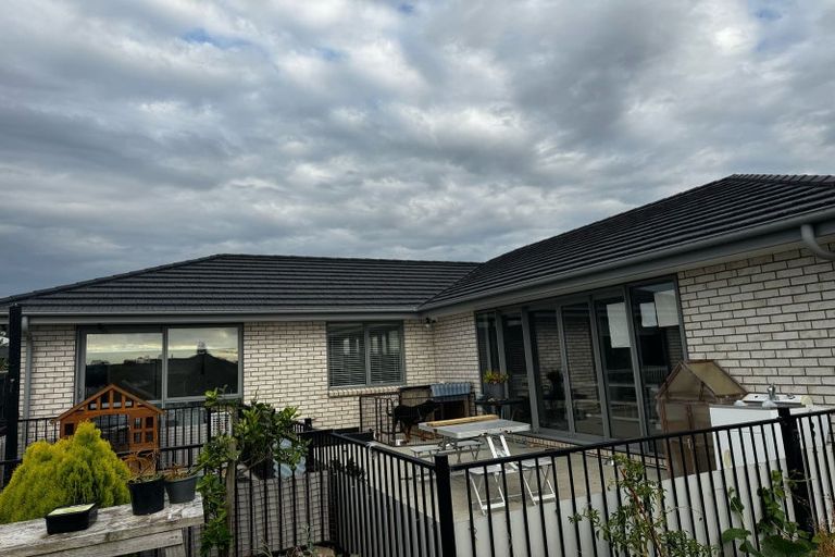 Photo of property in 3 Opouatu Avenue, Glenbrook, 2681