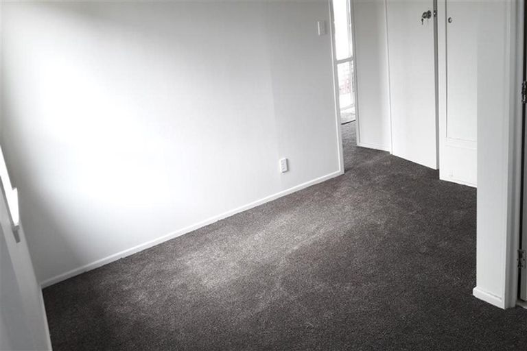 Photo of property in 19 Chivalry Road, Glenfield, Auckland, 0629