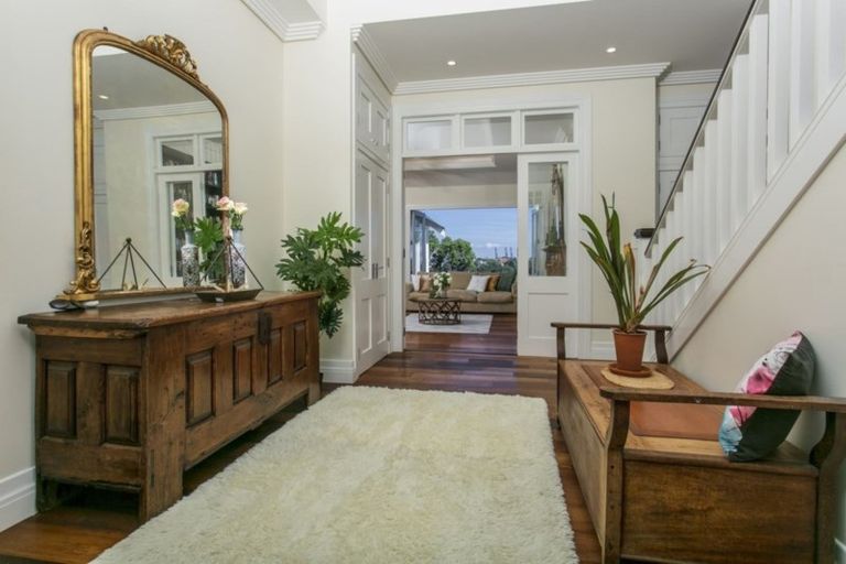 Photo of property in 21 Norwood Road, Bayswater, Auckland, 0622