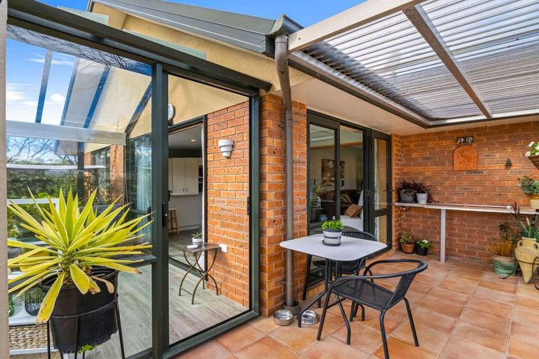 Photo of property in 4 Chesterfield Mews, Russley, Christchurch, 8042