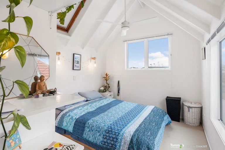 Photo of property in 183a Sutherland Road, Lyall Bay, Wellington, 6022