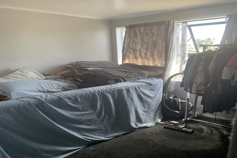 Photo of property in 2/4 Etherton Drive, Weymouth, Auckland, 2103