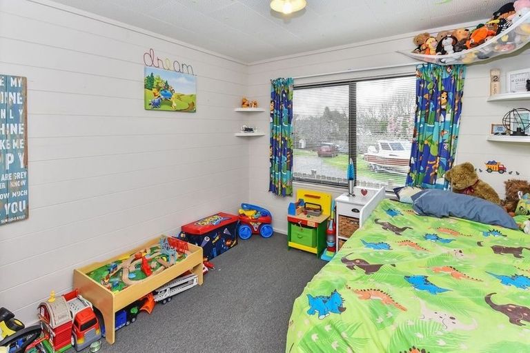 Photo of property in 17a Leaming Place, Clarks Beach, 2122