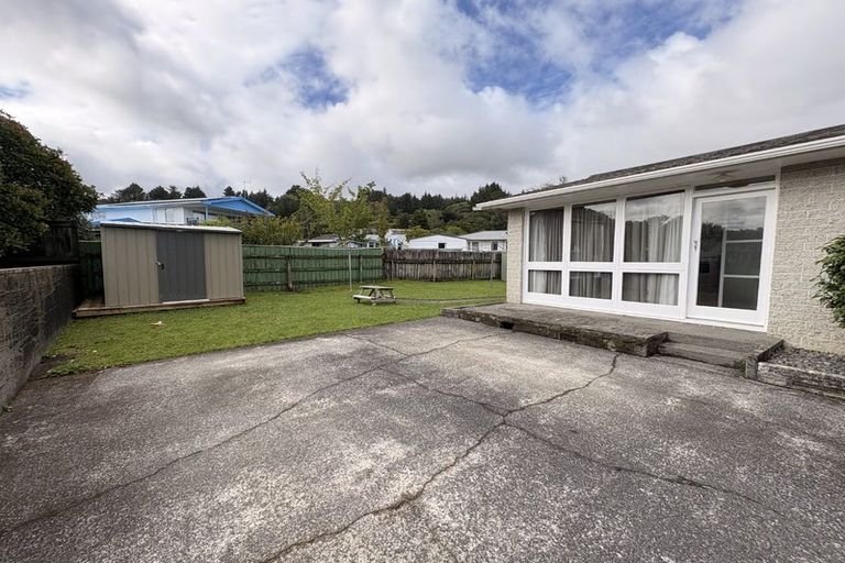 Photo of property in 28 Oregon Drive, Maoribank, Upper Hutt, 5018