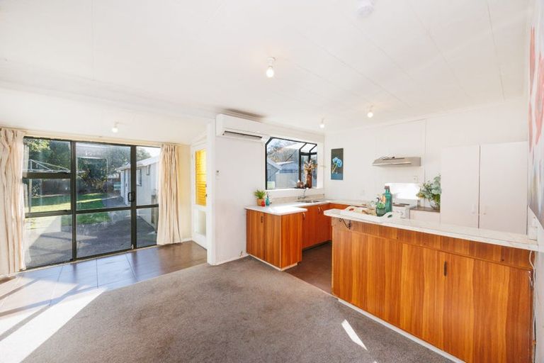 Photo of property in 21 Edgeware Road, Palmerston North, 4410