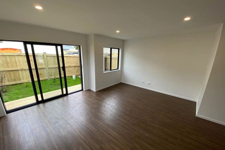 Photo of property in 2/143 Portage Road, New Lynn, Auckland, 0600