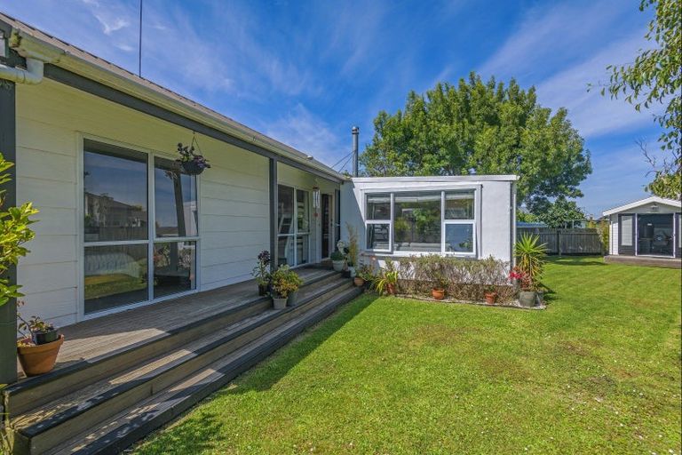 Photo of property in 19 Peppertree Glade, Kelvin Grove, Palmerston North, 4414