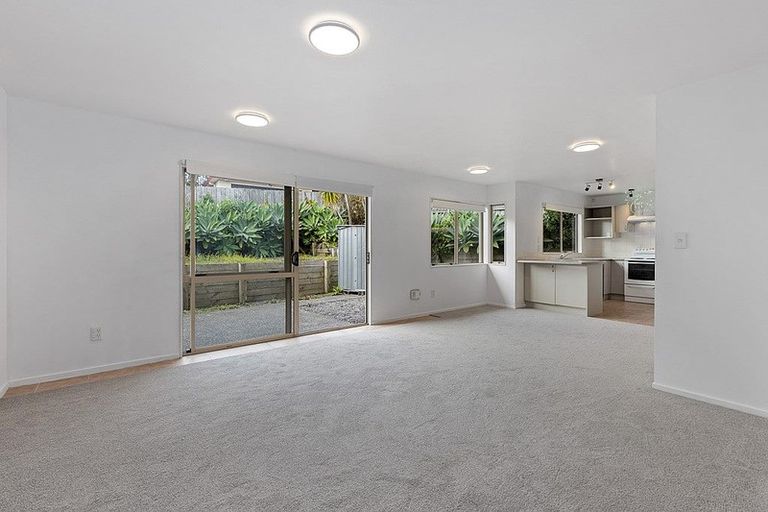 Photo of property in 49 Bronzewing Terrace, Unsworth Heights, Auckland, 0632