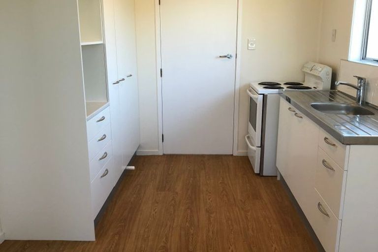 Photo of property in 38 Oreil Avenue, West Harbour, Auckland, 0618