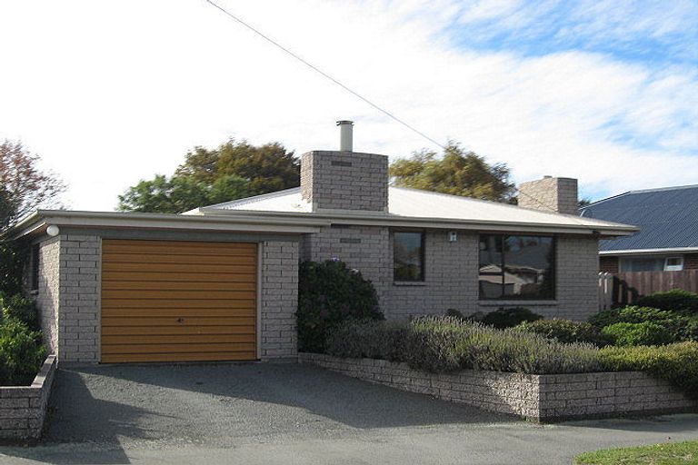 Photo of property in 12 Gladson Avenue, Sockburn, Christchurch, 8042