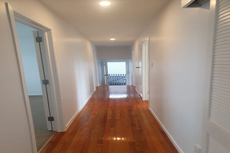 Photo of property in 99 Tiroroa Avenue, Te Atatu South, Auckland, 0610