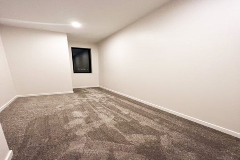 Photo of property in 20 Heketara Way, Massey, Auckland, 0614