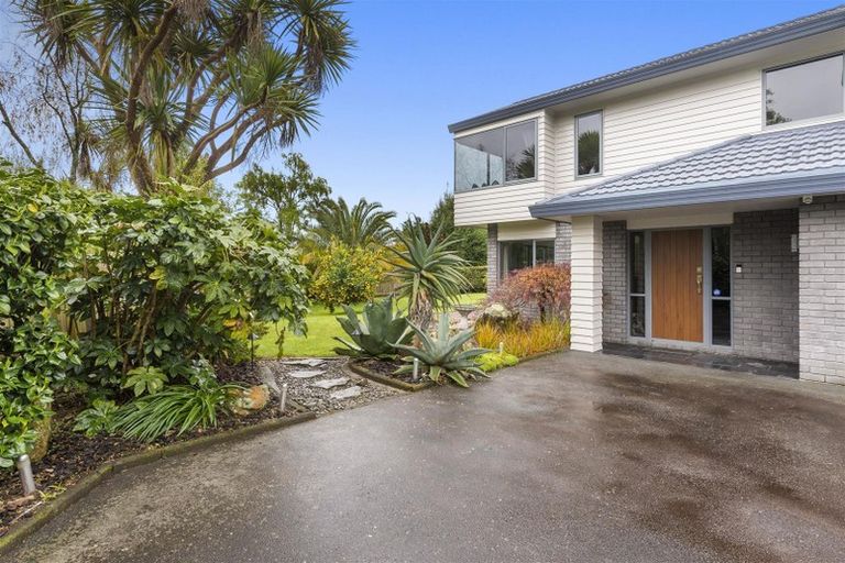 Photo of property in 24 Capricorn Place, Kawaha Point, Rotorua, 3010