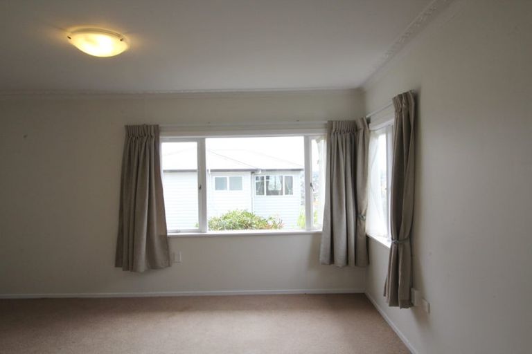 Photo of property in 519a East Coast Road, Murrays Bay, Auckland, 0630