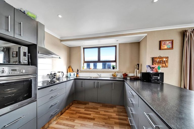 Photo of property in 13 Bone Crescent, Hawera, 4610