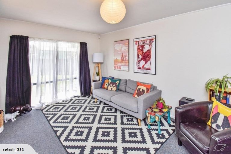 Photo of property in 1/44 Taitimu Drive, Weymouth, Auckland, 2103