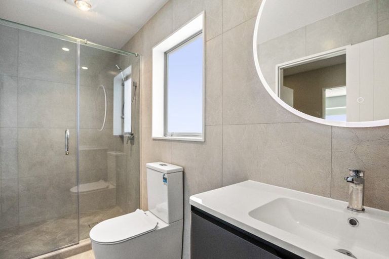 Photo of property in 47b Gossamer Drive, Pakuranga Heights, Auckland, 2010