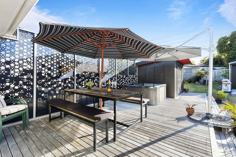 Photo of property in 7 Cornwall Street, Te Atatu South, Auckland, 0610